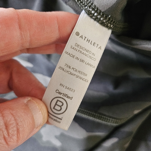 VGUC Athleta Ultimate 7/8 Tight Camo Green Black Small Pocket - Picture 10 of 14